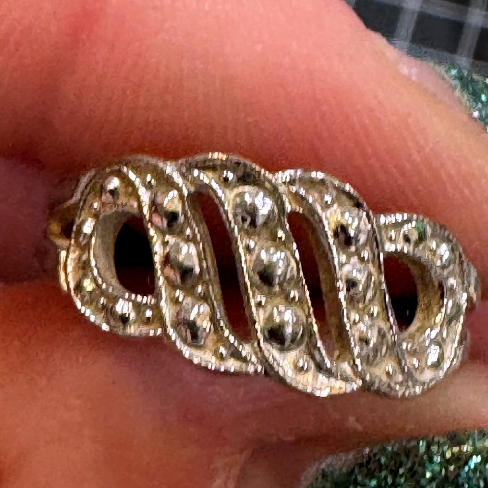 Avon Vintage Silver Tone Openwork Swirl Beaded Band Ring Size 7